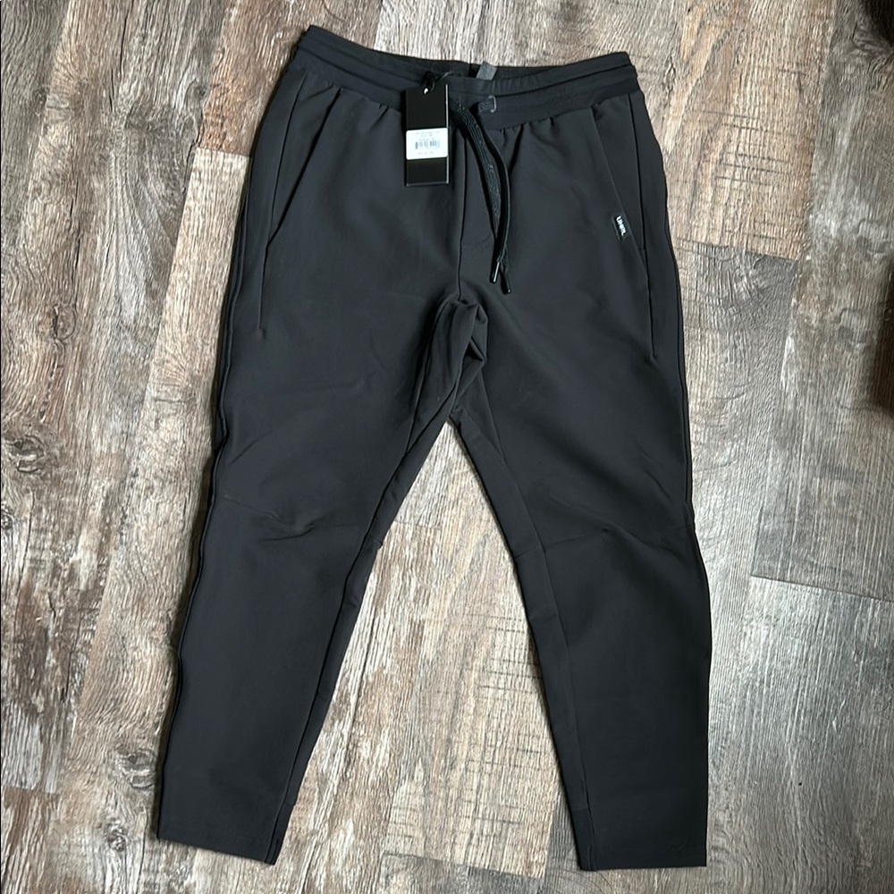 UNRL youth medium apex joggers
New w tags